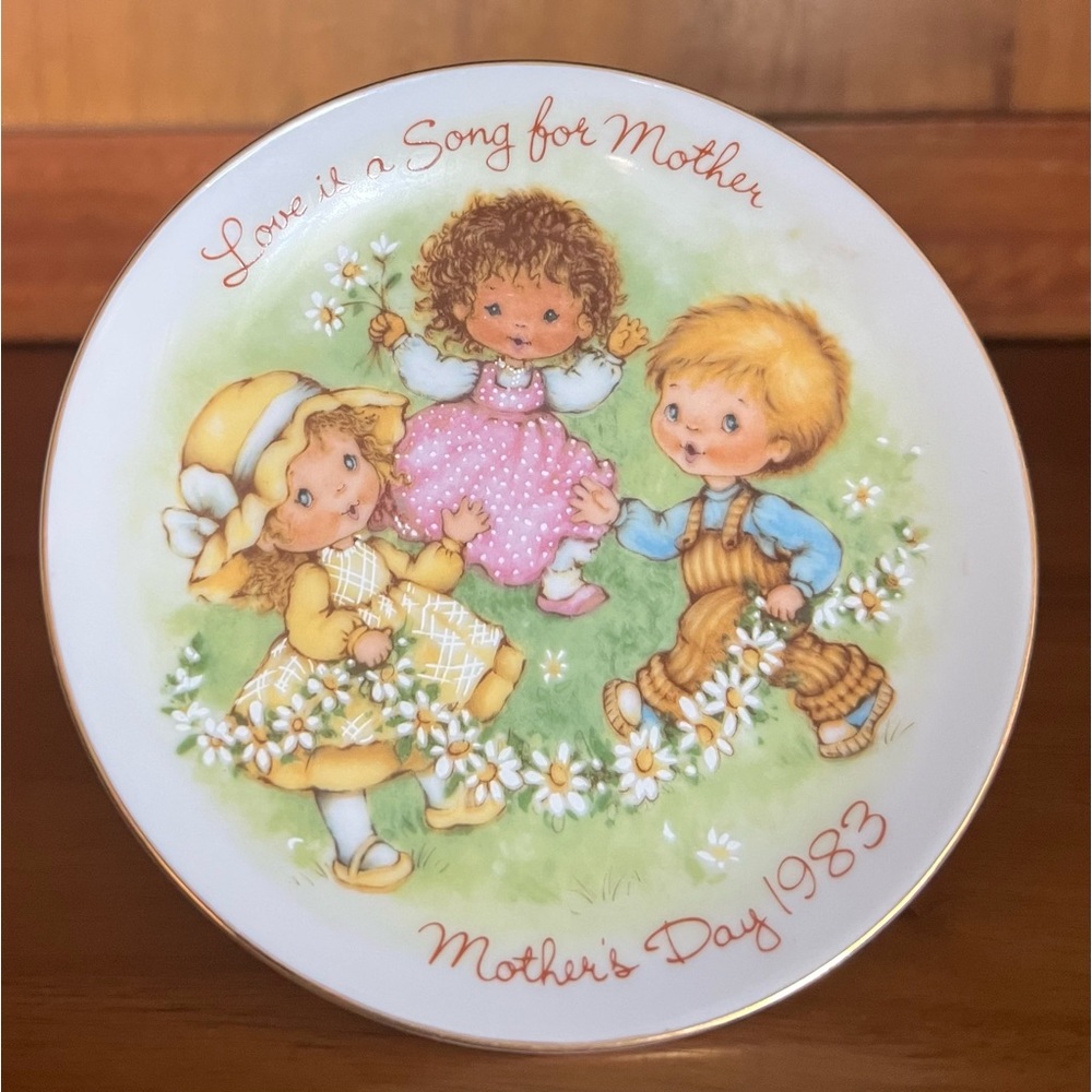 Avon Mother’s Day 1983 “Life Is A Song” Mini Plate
